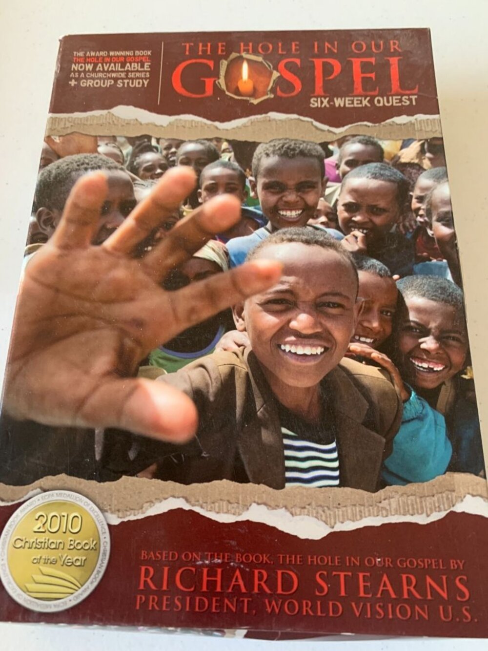 The Hole In Our Gospel Six-Week Quest Guide By Richard Stearns 2010 Christian Bo